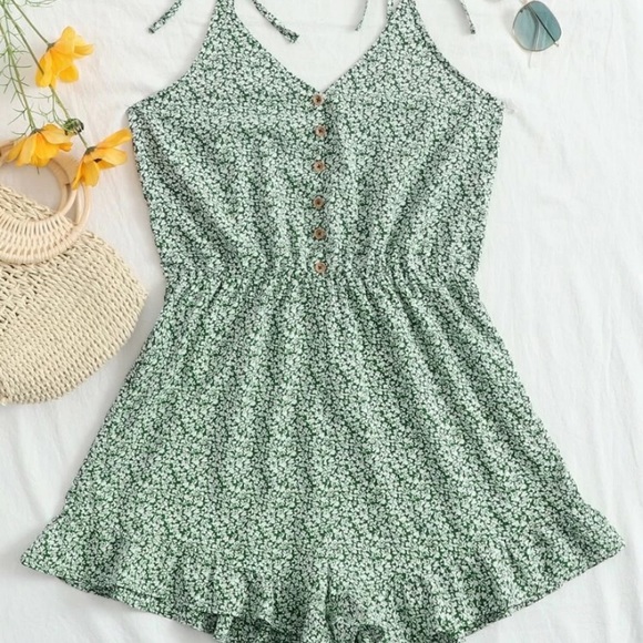 SHEIN Pants - Floral tie strap romper